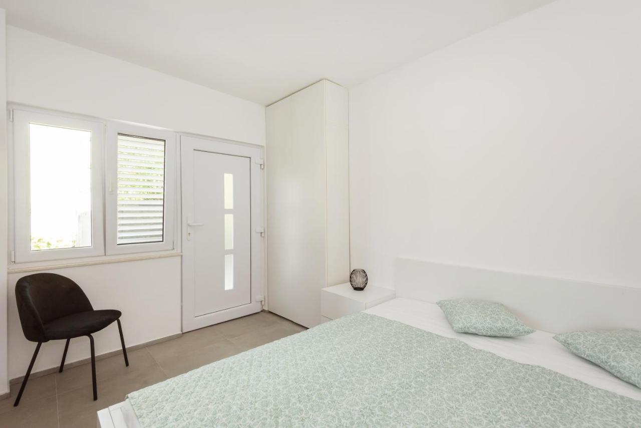 Family House Grey Apartment Duboka Bagian luar foto