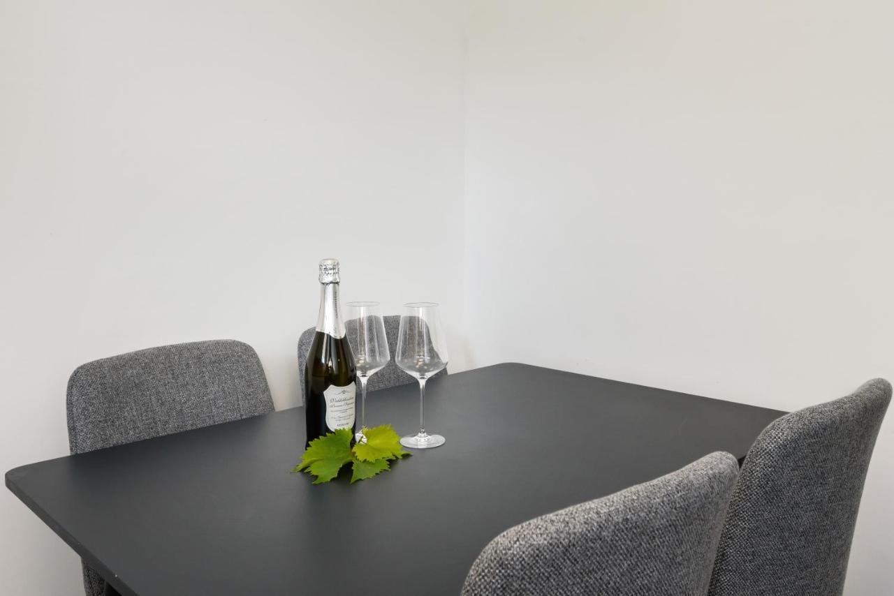 Family House Grey Apartment Duboka Bagian luar foto