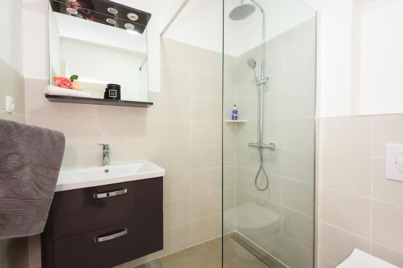 Family House Grey Apartment Duboka Bagian luar foto