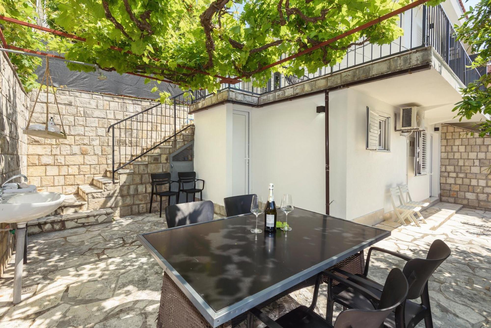 Family House Grey Apartment Duboka Bagian luar foto