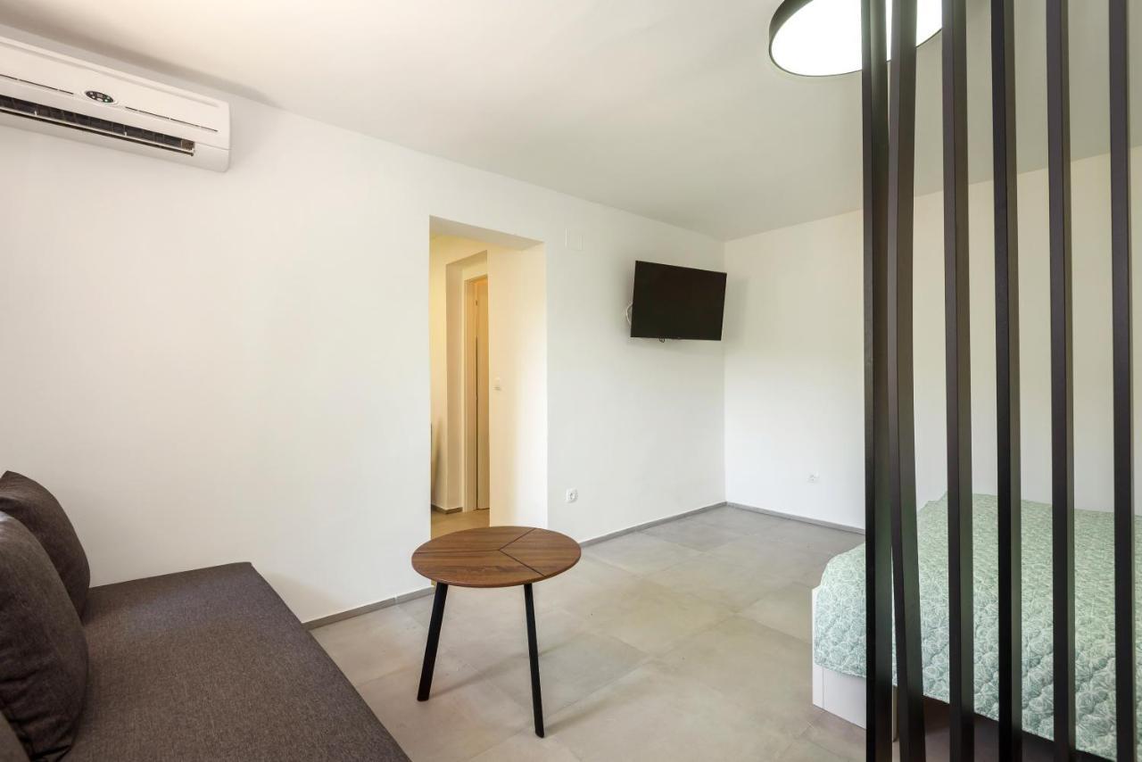 Family House Grey Apartment Duboka Bagian luar foto