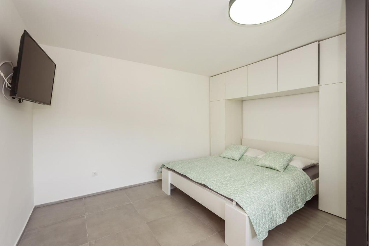 Family House Grey Apartment Duboka Bagian luar foto