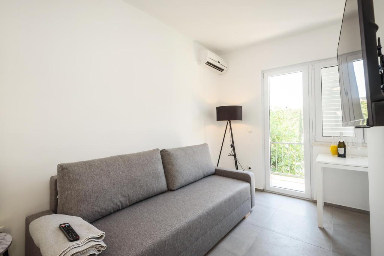 Family House Grey Apartment Duboka Bagian luar foto